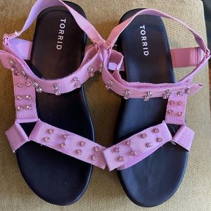 🌸3/$25; Torrid lavender rhinestone sandals 8.5W